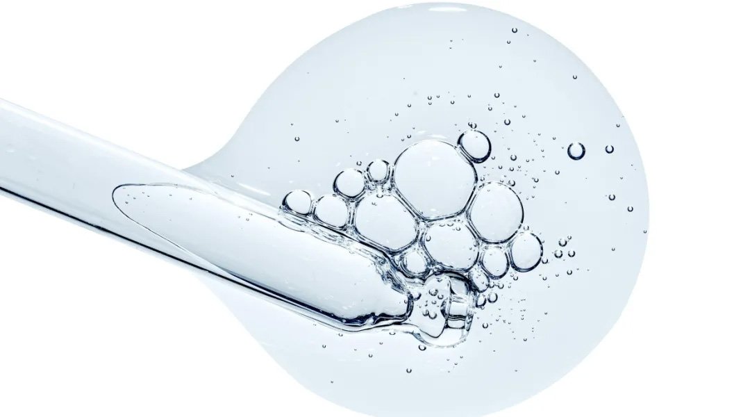 Hyaluronic Acid adalah bahan skincare untuk melembapkan kulit