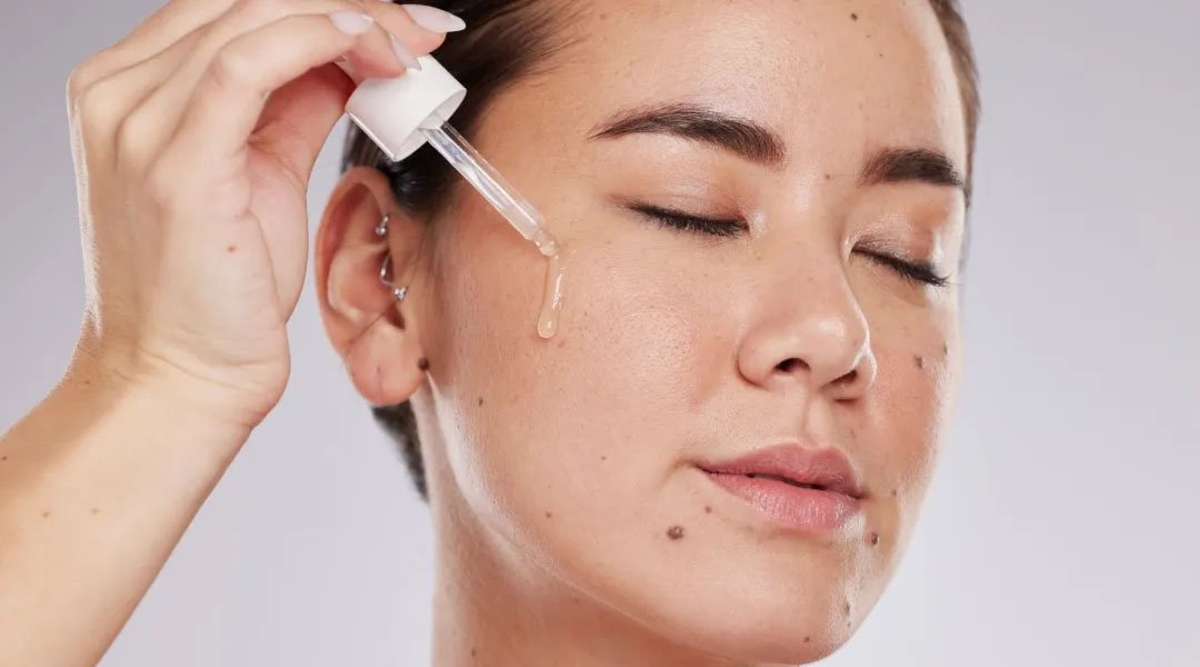 Cara menghilangkan kerutan di bawah mata dengan La Roche-Posay Hyalu B5 Eye Serum